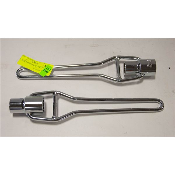 PAIR OF FLIPPING SOCKETS