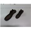Image 3 : 12 Shoe Ornaments + 2 Cast Iron Shoe Cobblers