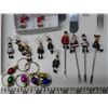 Image 5 : Christmas village police station + Assortment of Christmas Decor items