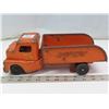 Image 1 : Vintage metal Husky Truck with box – (orange)