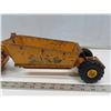 Image 2 : Vintage Metal Earth mover – toy