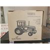 Image 2 : White 1/16 scale die-cast tractor in box