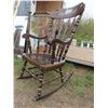 Image 2 : 18"x 23" Beautiful Vintage wooden rocking chair