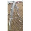 Image 1 : 5ft folding step ladder - Aluminum