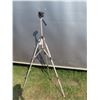 Image 1 : "Slik" Aluminum tripod 35D - 61.5" tall