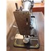 Image 10 : Antique Singer sewing machine