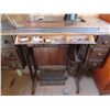 Image 2 : Antique Singer sewing machine