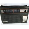 Image 2 : vintage Holiday radio