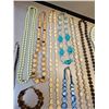 Image 4 : Large lot of jewelry and necklaces