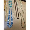Image 5 : Large lot of jewelry and necklaces