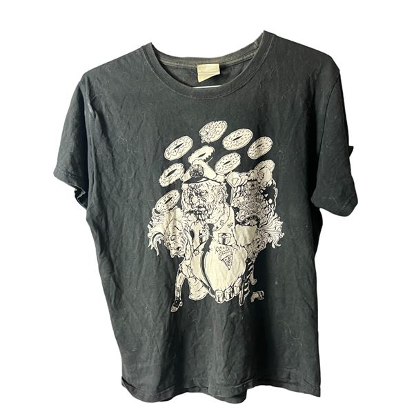 Vintage shattered badge T-shirt Hanes heavyweight 21" x 23"
