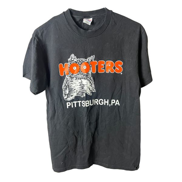 Vintage hooters Pittsburgh PA  heavyweight T-shirt 18" x 24" medium