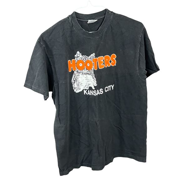 Vintage hooters Kansas City T-shirt large size 20" x 24"