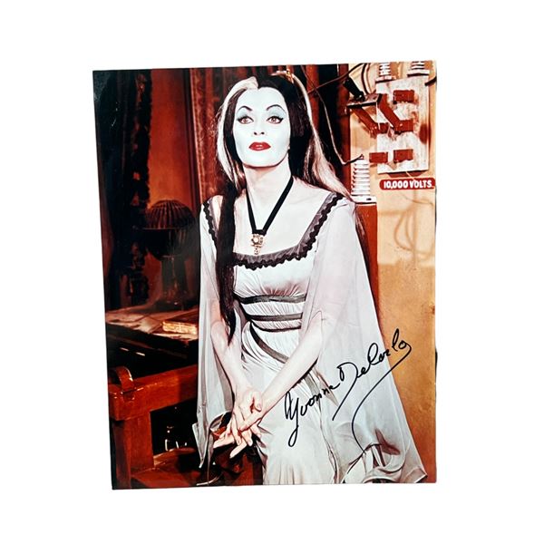 The Munsters Yvonne de Carlo signed 8 x 10 photo