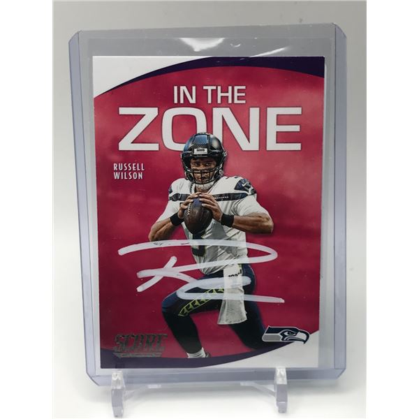 2020 PANINI SCORE RUSSELL WILSON SIGNED IN THE GAME