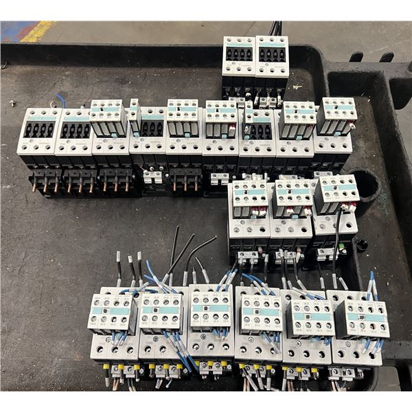 Lot of Siemens Contactors (See Pics)