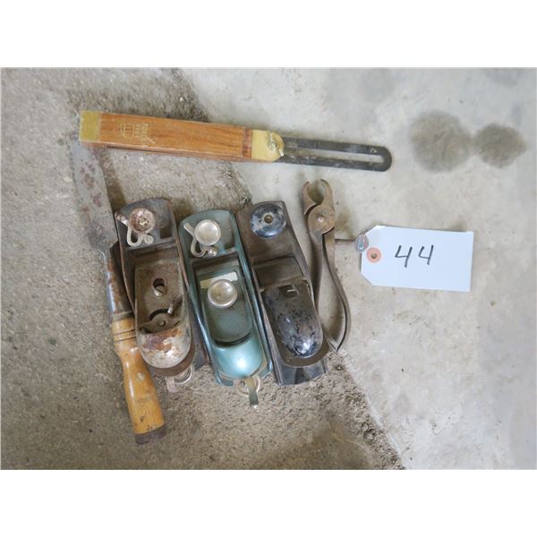 Lot of Vintage planers – assorted sizes + chisel/etc.