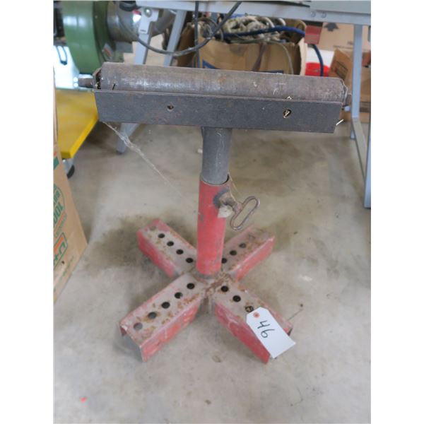 Adjustable roller stand