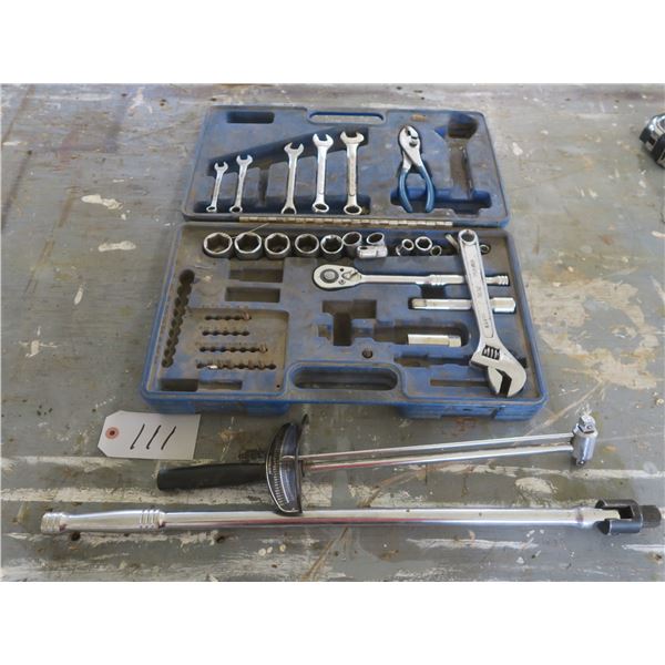 Lot of Socket wrenches + Breaker bar, etc.