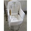 Image 1 : 4 plastic lawn chairs
