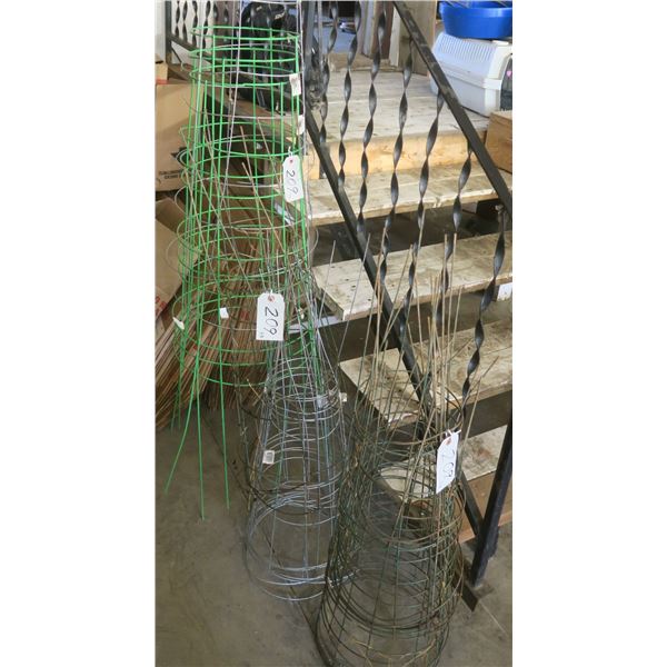 Lot of Assorted Tomato plant wire guards