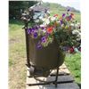 Image 3 : Antique metal washing machine – perfect for yard decor/flower bed