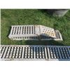 Image 2 : 77"x 10" Metal folding ramps