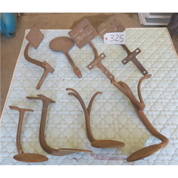 8 assorted cast wagon steps