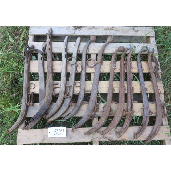 Lot of 12 horse hanes - regular size