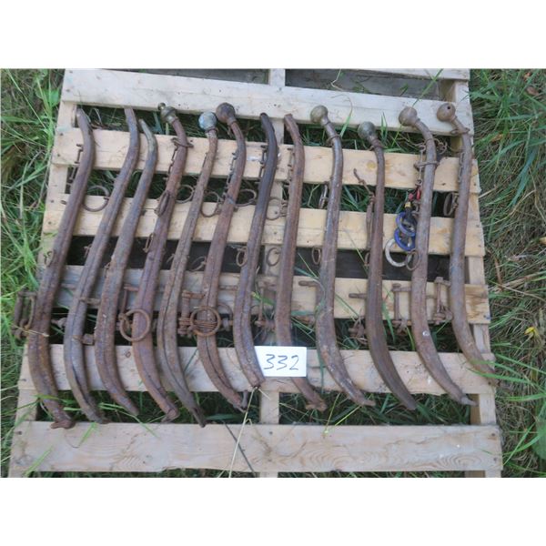 Lot of 12 horse hanes - regular size