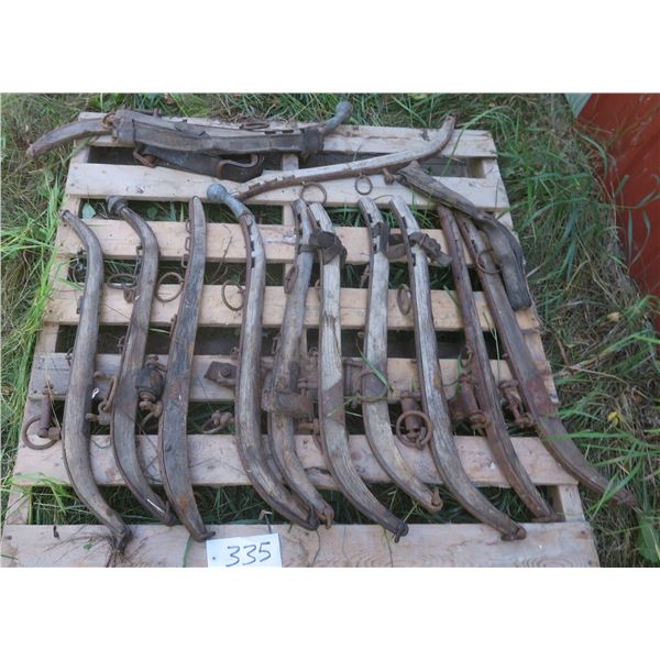 Lot of 12 horse hanes - regular size