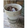 Image 3 : 5 gallon Bucket of horse shoes