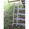 Image 2 : Pair of livestock fence panels 9.75ft x 5ft