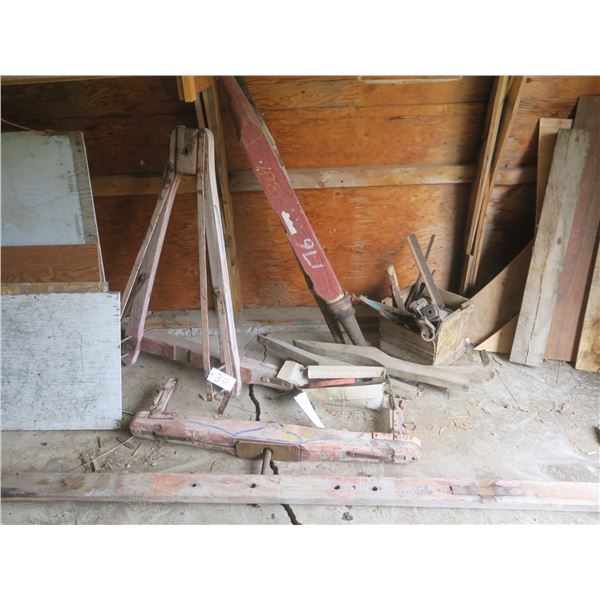 Lot of assorted wagon parts (woode and metal)