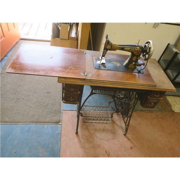 Vintage Singer Sewing Machine with Cast Iron Base