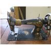 Image 2 : Vintage Singer Sewing Machine with Cast Iron Base