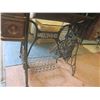 Image 6 : Vintage Singer Sewing Machine with Cast Iron Base