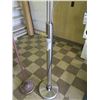 Image 5 : 2 Metal Floor Lamps - 5ft tall