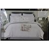 Image 3 : Hotel Style - 3- Piece Duvet Cover (Double/Queen Size - (NIB)