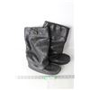 Image 1 : Ladies Leather Mukluks - Size 7