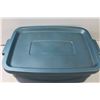 Image 3 : Rubbermaid Tote w/ Lid