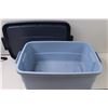 Image 3 : Rubbermaid Tote w/ Lid
