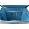 Image 3 : Rubbermaid Tote w/ Lid