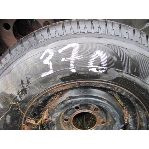 ST225 / 75R15 tire and rim