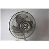 Image 2 : Windmere 12" Oscillating Fan (Working)