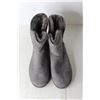 Image 5 : Pair of Women's Kirkland Boots - Size 10