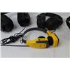Image 5 : (4) Sets of Headphones
