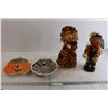Image 1 : (2) Halloween Dishes, (2) Scarecrow Decorations