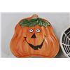 Image 2 : (2) Halloween Dishes, (2) Scarecrow Decorations