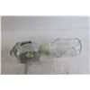 Image 2 : (2) Glass Pigs